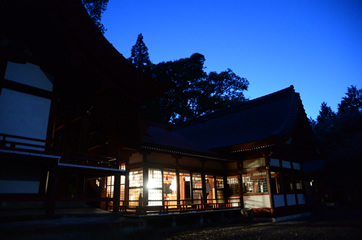 妻垣神社　社殿 早朝