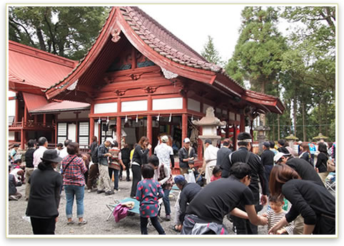 妻垣神社　にぎわう秋季大祭